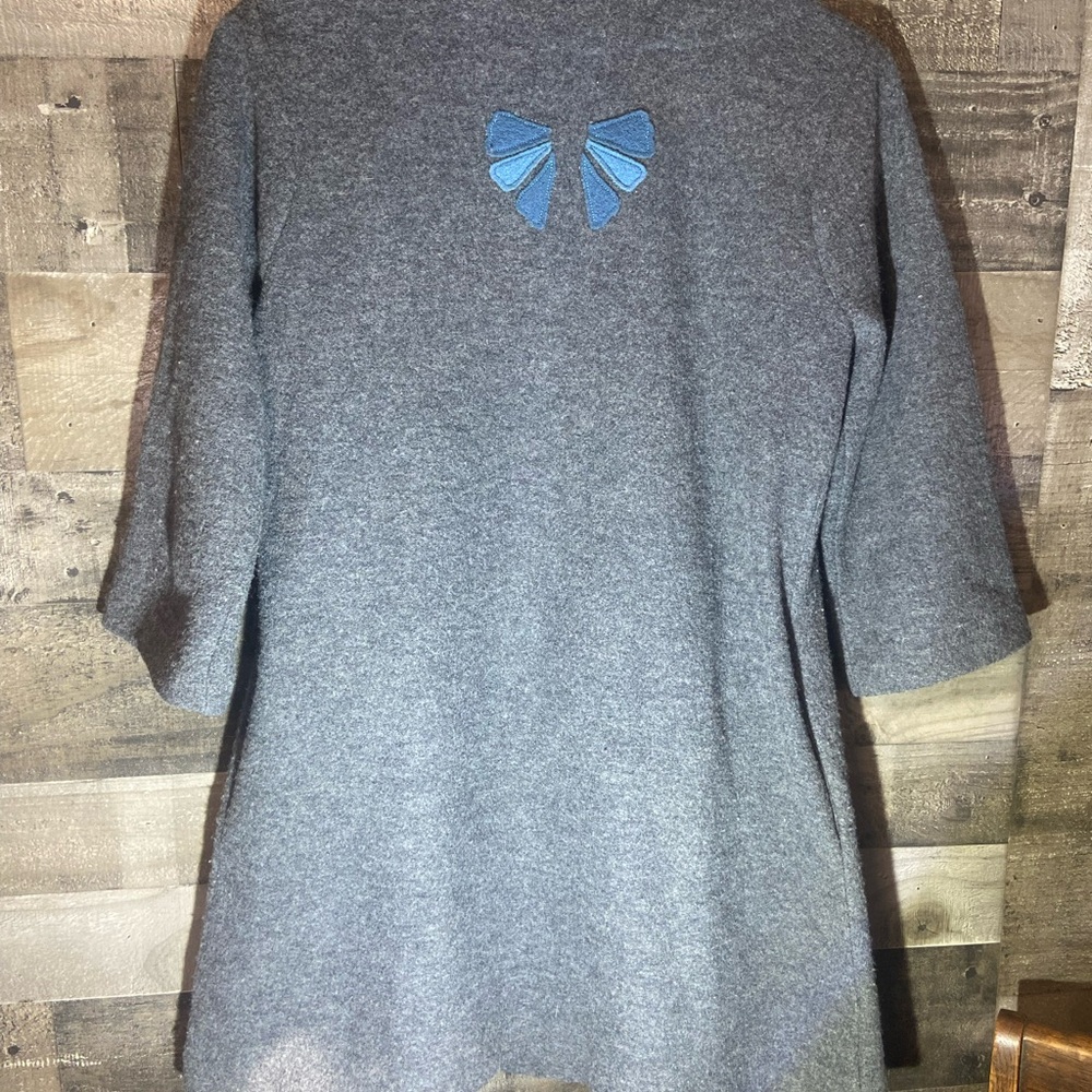 Anthropologie ruby 25 Gray Knit Marino Wool Cardigan with Blue Floral Appliqué - Picture 4 of 14